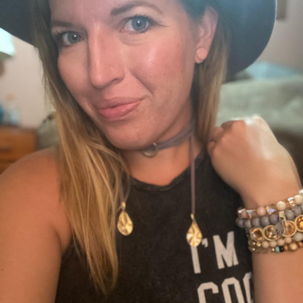 Meet your Posher, Hillari